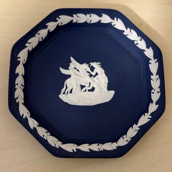 Vintage Wedgwood Dark Blue Jasperware Trinket Dish Octagonal Neoclassical Relief - Picture 1 of 5